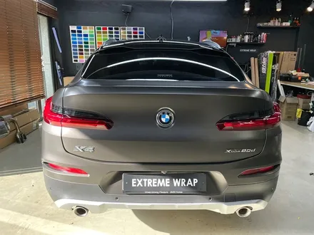 BMW X4 \'사틴 다크 바솔트\' 전체 랩핑 - 자동차 랩핑 비용 / 강남,개포,서초