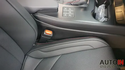 i♥오토인 렉서스 UX250h F-Sport 차량용품 장착 (틈새쿠션, 시트 킥커버, 도어 로고램프, 신형 번호판가이드)