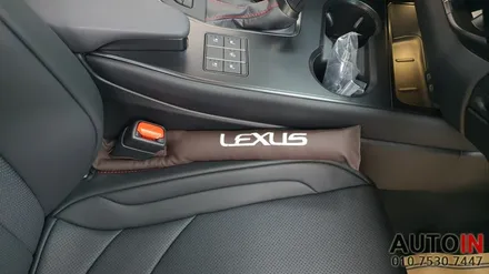 i♥오토인 렉서스 UX250h F-Sport 차량용품 장착 (틈새쿠션, 시트 킥커버, 도어 로고램프, 신형 번호판가이드)