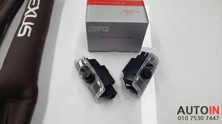 i♥오토인 렉서스 UX250h F-Sport 차량용품 장착 (틈새쿠션, 시트 킥커버, 도어 로고램프, 신형 번호판가이드)