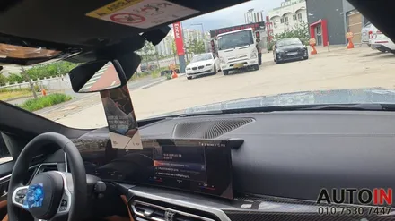 i♥오토인 BMW i4 M50 신차 패키지 / 신차 검수 + 레이노 F95 썬팅 + 아이나비 블랙박스 & 보조 배터리 장착