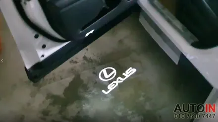 i♥오토인 렉서스 UX250h F-Sport 차량용품 장착 (틈새쿠션, 시트 킥커버, 도어 로고램프, 신형 번호판가이드)
