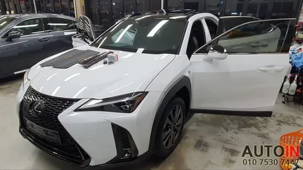 i♥오토인 렉서스 UX250h F-Sport 차량용품 장착 (틈새쿠션, 시트 킥커버, 도어 로고램프, 신형 번호판가이드)