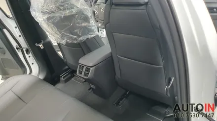 i♥오토인 렉서스 UX250h F-Sport 차량용품 장착 (틈새쿠션, 시트 킥커버, 도어 로고램프, 신형 번호판가이드)