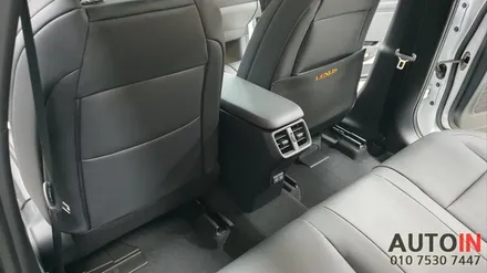 i♥오토인 렉서스 UX250h F-Sport 차량용품 장착 (틈새쿠션, 시트 킥커버, 도어 로고램프, 신형 번호판가이드)