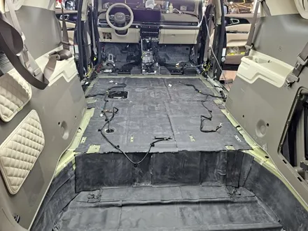 부산 카니발 하이리무진 튜닝 바닥방음 바닥매트 방음매트 방수매트 카니발전문 / 부산, 기장