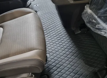 부산 카니발 바닥에 빼놓을 수 없는 모노륨 장판 튜닝 / 부산, 기장