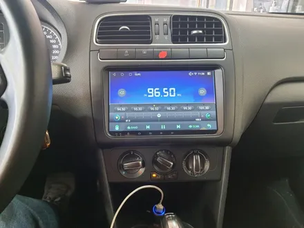 폭스바겐 폴로 마이비V9 안드로이드 올인원 매립 후방카메라 설치