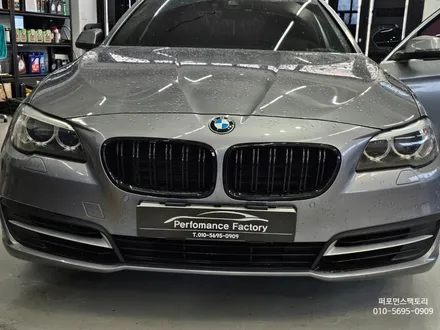 BMW F10 520d 부산엠비언트 광량업으로 화사하게
