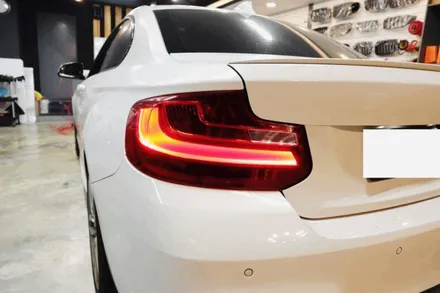 BMW F22 220d LCI 테일램프 장착