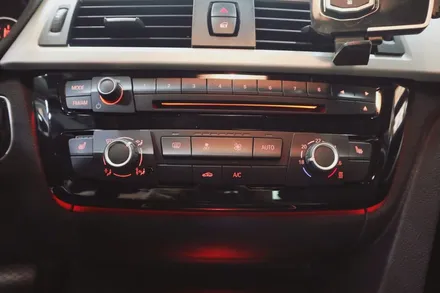 부산BMW F30 320d M핸들장착 센터엠비언트 공조기엠비언트