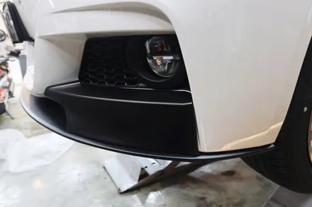 BMW 3시리즈 엠비언트 무광 프론트립 시공기