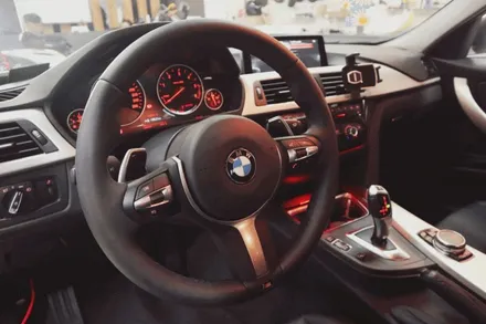 부산BMW F30 320d M핸들장착 센터엠비언트 공조기엠비언트