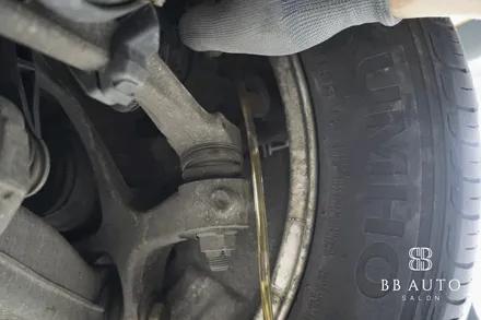 부산 BMW F10 5시리즈 LED안개등 무빙도어스커프 브레이크오일 교체
