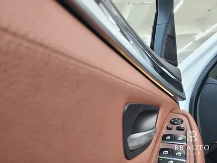 BMW F10 5시리즈 부산 엠비언트라이트 존재감이 없다면?