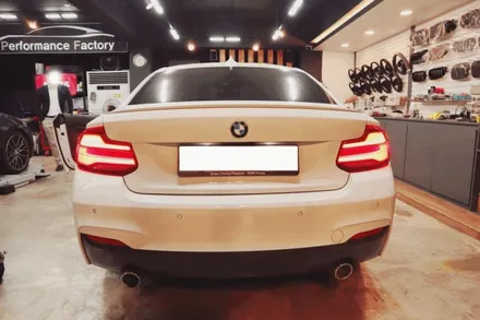 BMW F22 220d LCI 테일램프 장착
