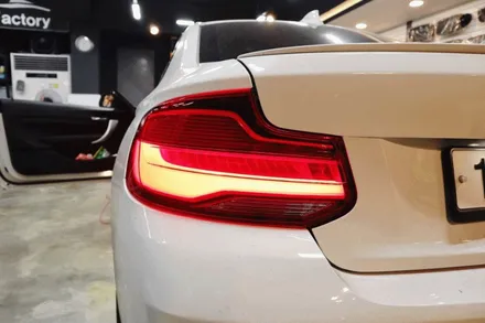 BMW F22 220d LCI 테일램프 장착