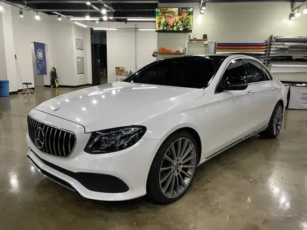 ☆벤츠 E220D 다이아몬드화이트 랩핑은 창원 랩몬스터☆ / 창원시 마산회원구
