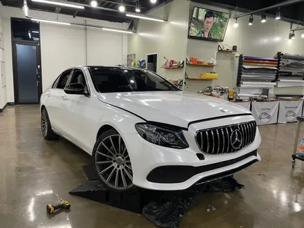 ☆벤츠 E220D 다이아몬드화이트 랩핑은 창원 랩몬스터☆ / 창원시 마산회원구