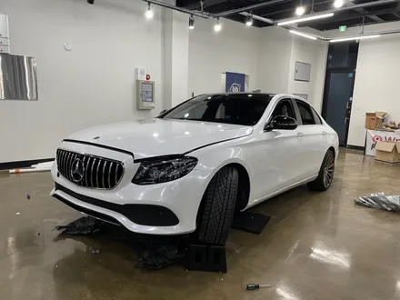 ☆벤츠 E220D 다이아몬드화이트 랩핑은 창원 랩몬스터☆ / 창원시 마산회원구