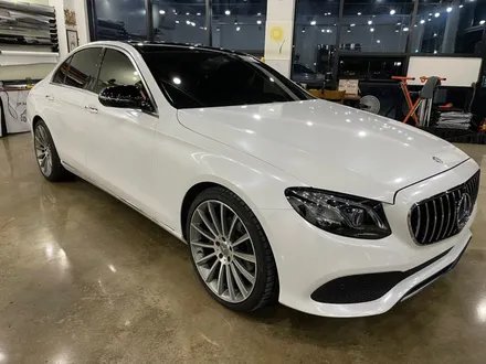☆벤츠 E220D 다이아몬드화이트 랩핑은 창원 랩몬스터☆ / 창원시 마산회원구