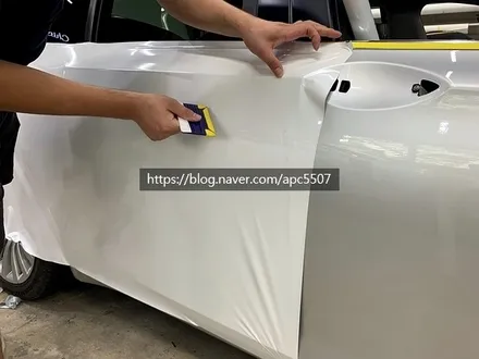 고급스러운 다이아몬드 화이트 랩핑 시공기 \'BMW 7시리즈\' / 용산구 문배동