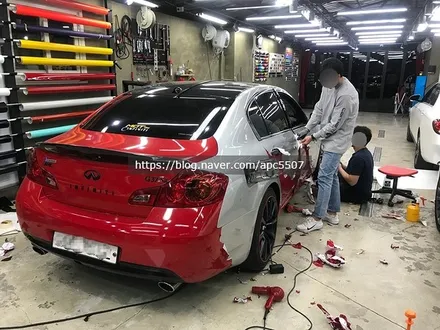 인기가 대단한 사틴 블랙 자동차 랩핑 \