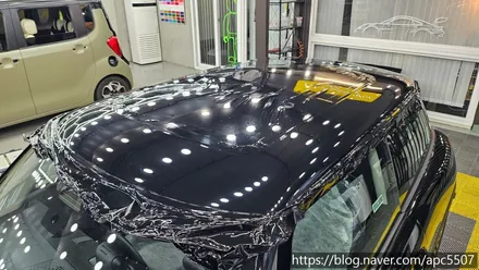 자동차 전체 랩핑 못지 않은 고 광택 부분 랩핑 미니 루프 스킨 시공 / 용산구 문배동