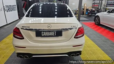 사틴블랙 벤츠 E53 AMG 전체랩핑, 압도적인 포스로 완성된 15년 경력 카바레의 작품 / 용산구 문배동