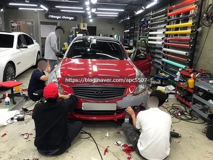 인기가 대단한 사틴 블랙 자동차 랩핑 \