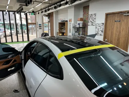 하남 DK아지트 BMW i4 고광택 LB필름 피아노블랙  랩핑 루프스킨시공_고광택필름_LB필름시공_남양주루프스킨_강동루프스킨 / 하남 풍산동