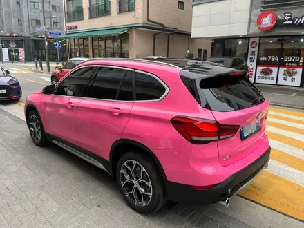 BMW  X1 핫핑크전체랩핑 잘하는곳_남양주랩핑_덕소랩핑_서울랩핑_미사래핑 / 하남 풍산동