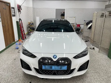 하남 DK아지트 BMW i4 고광택 LB필름 피아노블랙  랩핑 루프스킨시공_고광택필름_LB필름시공_남양주루프스킨_강동루프스킨 / 하남 풍산동