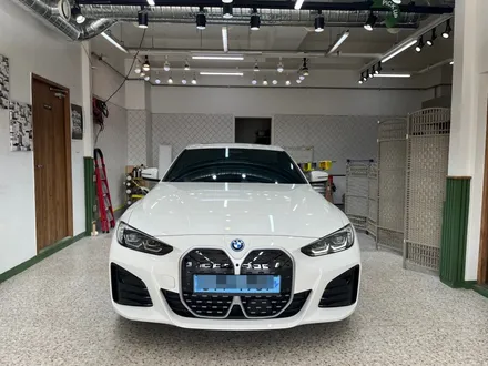 하남 DK아지트 BMW i4 고광택 LB필름 피아노블랙  랩핑 루프스킨시공_고광택필름_LB필름시공_남양주루프스킨_강동루프스킨 / 하남 풍산동