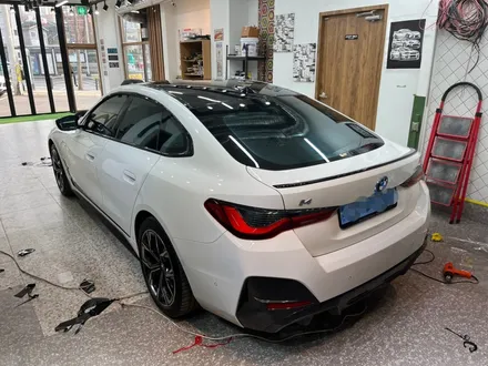 하남 DK아지트 BMW i4 고광택 LB필름 피아노블랙  랩핑 루프스킨시공_고광택필름_LB필름시공_남양주루프스킨_강동루프스킨 / 하남 풍산동