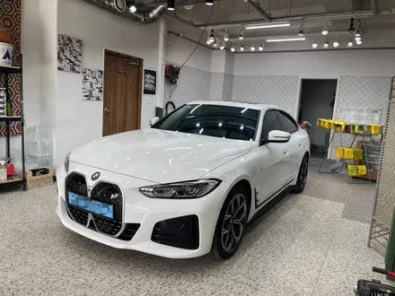 하남 DK아지트 BMW i4 고광택 LB필름 피아노블랙  랩핑 루프스킨시공_고광택필름_LB필름시공_남양주루프스킨_강동루프스킨 / 하남 풍산동
