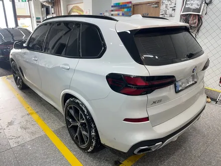 BMW X5 실내 랩핑시공으로 눈부심 방지와 세련됨을 더하다!_상일동랩핑_길동랩핑 / 하남 풍산동