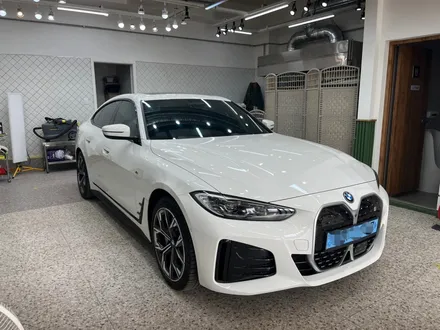 하남 DK아지트 BMW i4 고광택 LB필름 피아노블랙  랩핑 루프스킨시공_고광택필름_LB필름시공_남양주루프스킨_강동루프스킨 / 하남 풍산동