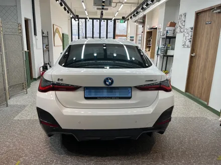 하남 DK아지트 BMW i4 고광택 LB필름 피아노블랙  랩핑 루프스킨시공_고광택필름_LB필름시공_남양주루프스킨_강동루프스킨 / 하남 풍산동