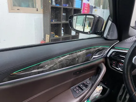 5시리즈 실내 카본랩핑시공_하남실내랩핑_남양주실내랩핑_카본랩핑 / 하남 풍산동