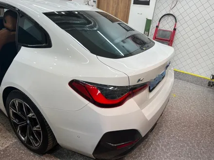 하남 DK아지트 BMW i4 고광택 LB필름 피아노블랙  랩핑 루프스킨시공_고광택필름_LB필름시공_남양주루프스킨_강동루프스킨 / 하남 풍산동