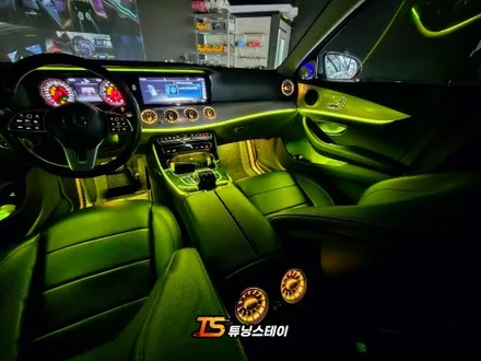 벤츠 E클래스 엠비언트 글로우모션 적용한 W213 비쥬얼 이렇게나 달라진다고?