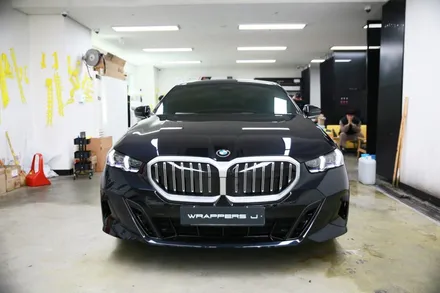 신형5시리즈 BMW 520i 그릴랩핑 창문몰딩 크롬죽이기 아이코닉글로우 랩핑 / 서울 마포구