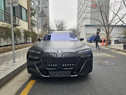 BMW 740i 사틴블랙 전체랩핑과 크롬죽이기 휠도색, 완벽한 올블랙 배트카 변신 / 서울 마포