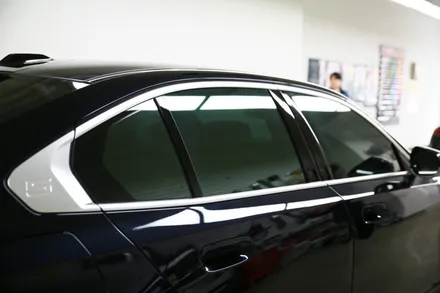 신형5시리즈 BMW 520i 그릴랩핑 창문몰딩 크롬죽이기 아이코닉글로우 랩핑 / 서울 마포구