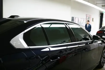 신형5시리즈 BMW 520i 그릴랩핑 창문몰딩 크롬죽이기 아이코닉글로우 랩핑 / 서울 마포구