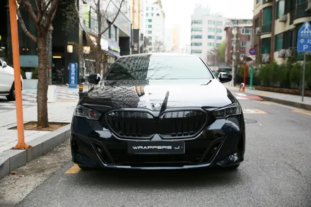 신형5시리즈 BMW 520i 그릴랩핑 창문몰딩 크롬죽이기 아이코닉글로우 랩핑 / 서울 마포구