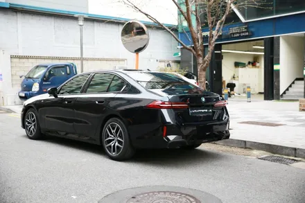 신형5시리즈 BMW 520i 그릴랩핑 창문몰딩 크롬죽이기 아이코닉글로우 랩핑 / 서울 마포구