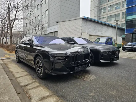 BMW 740i 사틴블랙 전체랩핑과 크롬죽이기 휠도색, 완벽한 올블랙 배트카 변신 / 서울 마포