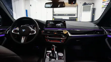 BMW 530i 그릴랩핑 윈도우몰딩 실내랩핑 하이그로시랩핑 휀다덕트랩핑 생활보호PPF 부분ppf 윈도우크롬몰딩랩핑 / 서울 마포구